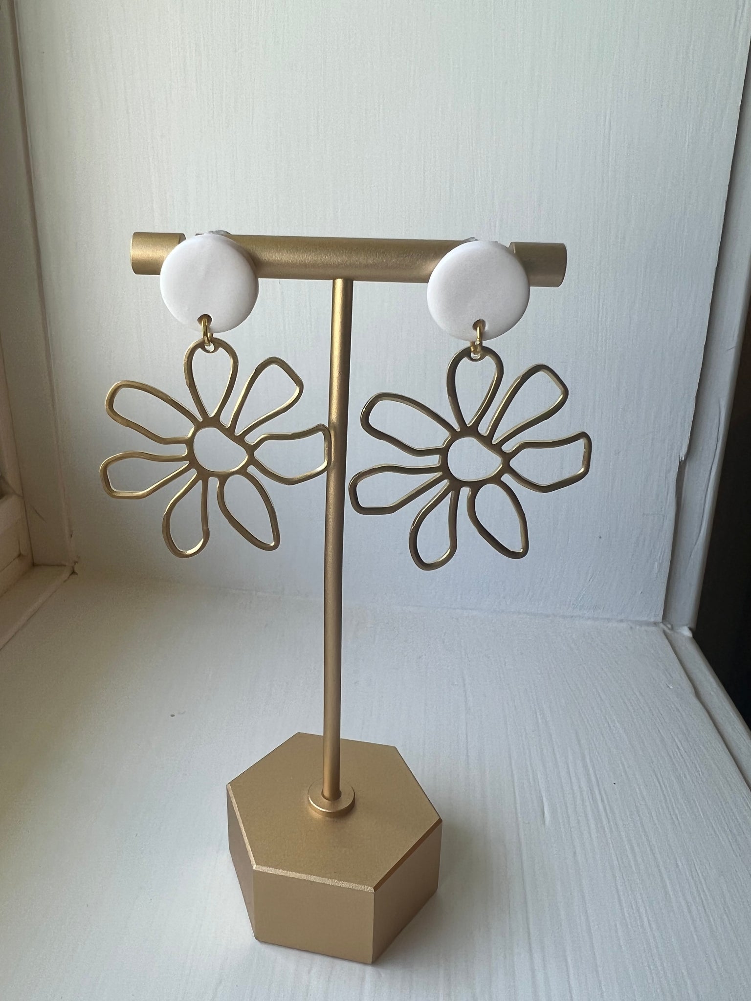 Metal Daisy Dangles